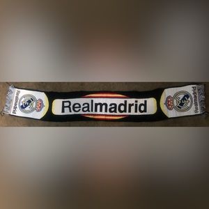 Real Madrid Soccer scarf 5 foot by 8 inches 100% acrilico